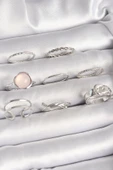 KUZGUN ONLİNE SHOP Pirinç Gümüş Renk Pembe Mineli Kemer Düğüm Figür Kadın Yüzük Kombini - Lisinya - 1