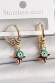 KUZGUN ONLİNE SHOP Pirinç Gold Renk Sallantı Kırmızı Yıldız Model Çiçek Detay Kadın Küpe - Lisinya - 1
