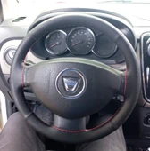 DİKİŞLİ DİREKSİYON KILIFI NOKTALI DERİ SİYAH DERİ KIRMIZI DİKİŞLİ DACİA LODY İÇİN thumbnail 1