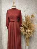 25Y4522 ELBİSE ABİYE ŞİFON GÖĞSÜ PİLİSELİ BELİ TAŞ DETAY thumbnail 1