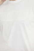 Kabartma Baskı Detaylı Pamuk Tişört - Bej thumbnail 4