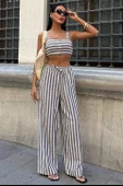 Çizgili Detaylı Askılı ve Düğmeli Kare Yakalı Kadın Crop Ve Pantolon Keten Takım Siyah Beyaz - 5