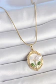 316L Çelik Gold Renk Zincir Beyaz Mineli İncili Çiçek İşlemeli Portre Model Kadın Kolye - TJ-BKO10147 - 1