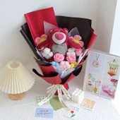 Çilek Ayıcık Peluş Buket - 5 Çilek Ayı + 5 Yapay Lale - 45x28cm - 5