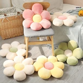 Çiçek Peluş Yastık - Pembe Yaprak Sarı Merkez 55x55cm - 10