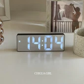 Dijital Işıklı Aynalı Masa Saati - Siyah Ayna ve USB Kablolu - 1