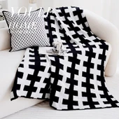 Kazayağı Desenli Örme Nordic Stil Koltuk Örtüsü - Siyah Basamak Desenli Örme Battaniye 110x130cm - 1