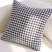 İskandinav Retro Kanepe Yastık Kılıfı - Siyah Beyaz Ayak İzi 45x45 - İç Dolgusuz - 1