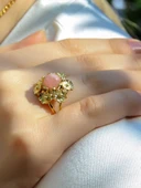 Doğal Taş Pembe Kuvars Doğal Taşlı Çiçek Model Telkari Kadın Ayarlanabilir Altın Kaplama Yüzük euy61pkg thumbnail 2