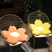 Avrupa Tarzı Petal Peluş Koltuk Minderi - Kırmızı 55cm - 7