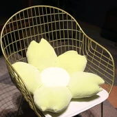 Avrupa Tarzı Petal Peluş Koltuk Minderi - Kırmızı 55cm - 4