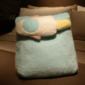 Üçgen Peluş Yastık - Mavi Roket - 45x20x42cm thumbnail 6