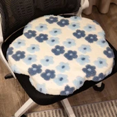 Sevimli Çiçekli Kuzu Yünü Minder - Mavi Çiçekli, 50cm thumbnail 1