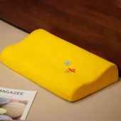 Çizgi Film Desenli Hafızalı Yastık - Sarı Ördek - 50x30x10cm - 1