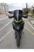 MOTOCAM Benelli TRK 702 X Siperlik Ön Cam 2025 Model 51cm Siyah Renkli 4mm 2. TASARIM - 1