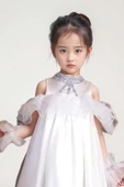 Kız Çocuk Omuzu Açık Yakası Taş İşlemeli Göğsü Fırfırlı İçi Astarlı Beyaz Abiye thumbnail 6