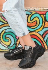 Uron Siyah Cilt Bağcıklı Spor Ayakkabı thumbnail 1