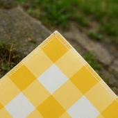 Kendinden Çantalı Sarı Ekose Piknik Örtüsü 150x150 cm Taşınabilir Cırtlı Piknik Matı, Taşıma Kordonlu, İnce Katlanabilir Örtü thumbnail 3
