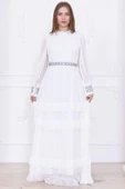 Yaka İşlemeli Taşlı Kol ve Kemer Detaylı Kat Kat Abiye Elbise 2756-Beyaz thumbnail 1