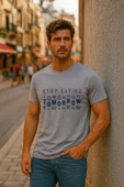 Erkek Rahat Kesim Bisiklet Yaka Yazı Baskılı T-shirt - 1