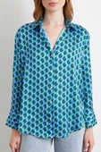 Geometrik Desenli Saten Gömlek Mavi thumbnail 4