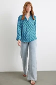 Geometrik Desenli Saten Gömlek Mavi thumbnail 2