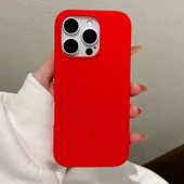 iPhone 15 Pro Max MagSafe Yumuşak Silikon Kılıf – Lansman İçi Kadife Dokulu, Kablosuz Şarj Destekli Kırmızı - 1