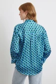 Geometrik Desenli Saten Gömlek Mavi thumbnail 6