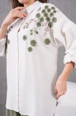 Kadın Nakış İşlemeli Keten Oversize Düğmeli Gömlek - 11