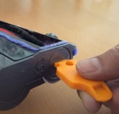 Byr Dyson'ın fırçalarını sökmeye yarayan alet. T843885 3D thumbnail 1