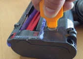 Byr Dyson'ın fırçalarını sökmeye yarayan alet. T843885 3D thumbnail 4