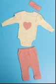 Kalpli Çıtçıtlı  3'lü Kız Bebek Takımı Fırfır Detaylı Krem & Pembe - 2