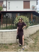 Kısa Kollu Uzun Yandan Yırtmaçlı Elbise - Kahverengi - 3