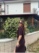 Kısa Kollu Uzun Yandan Yırtmaçlı Elbise - Kahverengi - 4