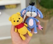 HEDİYELİK WİNNİE THE POOH VE EEYORE ANAHTARLIK+ ÇANTA SÜSÜ (ANAHTARLIK APARATI TAKILIP GÖNDERİLİR) - 1