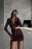 SİMLİ KUMAŞ BAĞLAMA DETAYLI CROP BLUZ -KISA BÜZGÜ DETAYLI ETEK - Bordo - 1