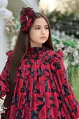 Kız Çocuk Yakası ve Omuzları Fırfır Detaylı Çiçek İşlemeli Pliseli Kırmızı Elbise thumbnail 11