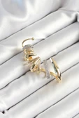 Pirinç Zirkon Taş Kaplamalı Sarmal Figürlü Gold Renk Kadın Sağ Kıkırdak Küpe - TJ-BKP10630 - 1