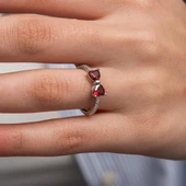 Kırmızı Taşlı Kalpli 925 Gümüş Yüzük Kadın thumbnail 1