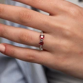 Kırmızı Taşlı Kalpli 925 Gümüş Yüzük Kadın thumbnail 3