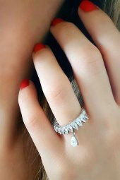 İtalyan Tasarımı Pırlanta Işıltısında Zirkon Taşlı Gümüş Yüzük thumbnail 1