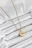316L Çelik Zincir Beyaz Mineli Sanatsal Portre İstiridye Model Gold Renk Kadın Kolye - TJ-BKO10267 thumbnail 2