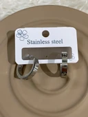 Gümüş Renk Özel Seri Minimal Tasarım Çelik Halka Küpe Çifti - Vida Tasarım Şık ve Parlak thumbnail 2