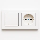 Karen Serisi Beyaz Tuşlu Anahtar ve Topraklı Priz Seti 2'li Çerçeveyle Uyumlu - 1
