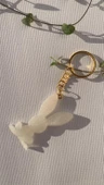 Tavşan Şekilli Sedefli Beyaz Renkli Gold Aksesuarlı Epoksi Anahtarlık El Yapımı Hediyelik - 3