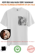 Kişiye Özel Karakalem Tişört - Fotoğraftan Baskılı Aile Portresi | %100 Pamuk Unisex Beyaz Tişört | Kadın Erkek Evcil Hayvan Tasarımlı Anlamlı Hediye v1 - 7