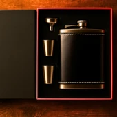 Perlotus 8 Oz 240 cc Rugan Siyah Hakiki Deri Viski Cep Matarası Shot Bardaklı Set Kutulu Babalar Günü Hediye - 1