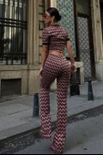 Dar Kalıplı Brenda Desenli Bisiklet Yakalı Kadın Crop ve Pantolon Takımı Çok Renkli thumbnail 6