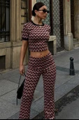 Dar Kalıplı Brenda Desenli Bisiklet Yakalı Kadın Crop ve Pantolon Takımı Çok Renkli thumbnail 1