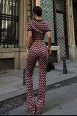 Dar Kalıplı Brenda Desenli Bisiklet Yakalı Kadın Crop ve Pantolon Takımı Çok Renkli thumbnail 3